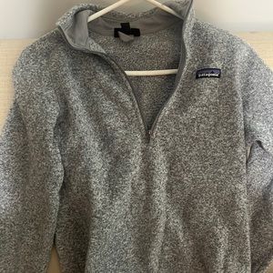 Women’s Patagonia Zip up Size Medium. Great Condition. No rips or Stains